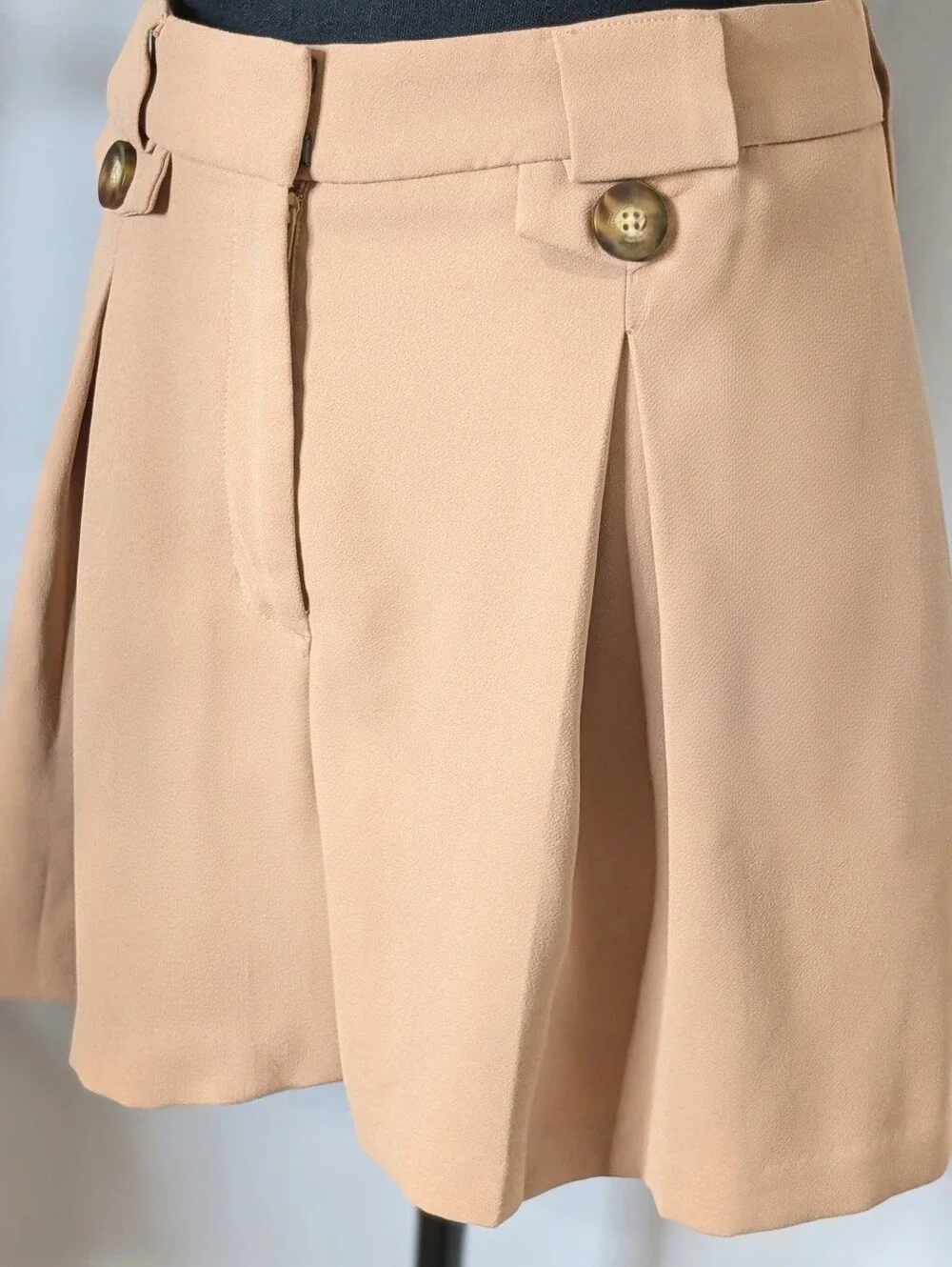 Express Shortie Extreme High Rise Pleated Tailored Shorts Tan Size 2